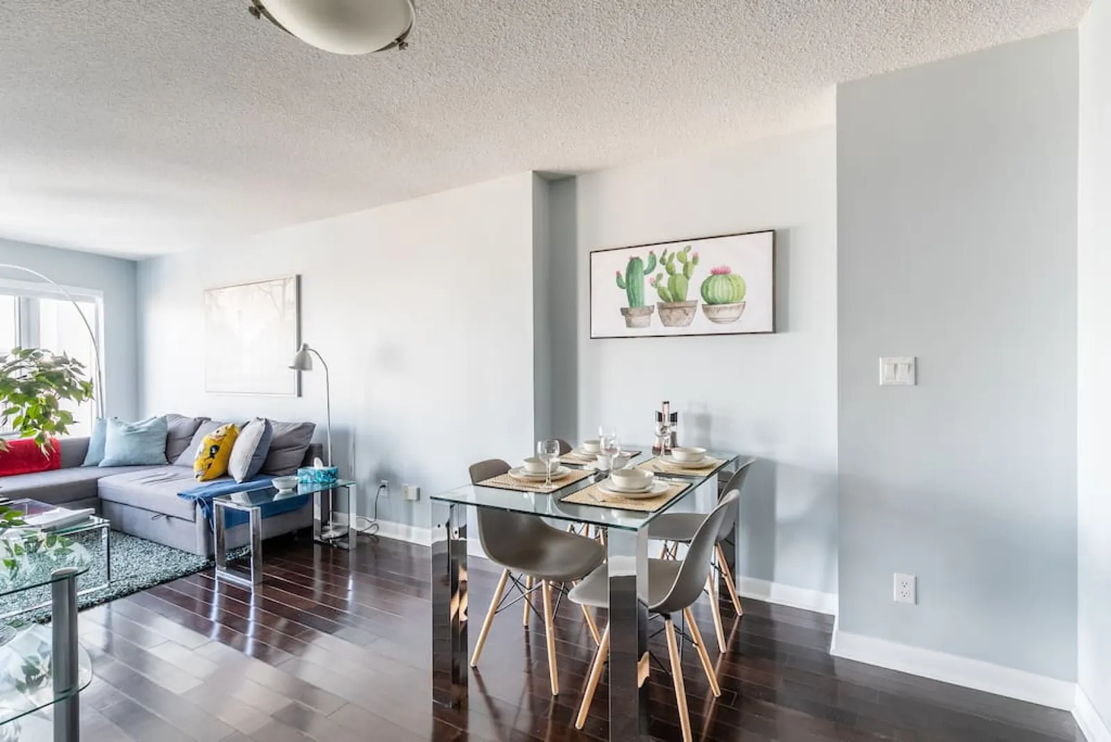 Urban Stay 1BR King Bed Sleeps 4 Parking 16