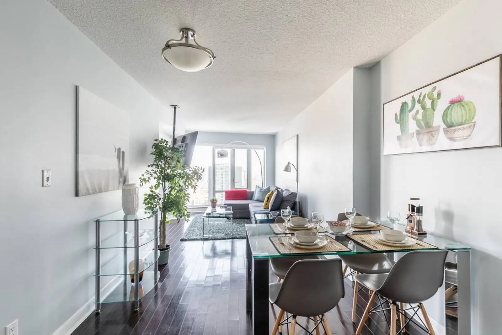 Urban Stay 1BR King Bed Sleeps 4 Parking 18