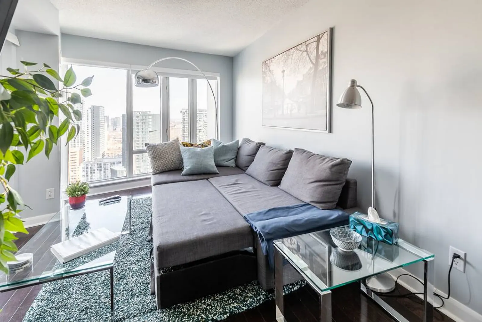 Urban Stay 1BR King Bed Sleeps 4 Parking 6