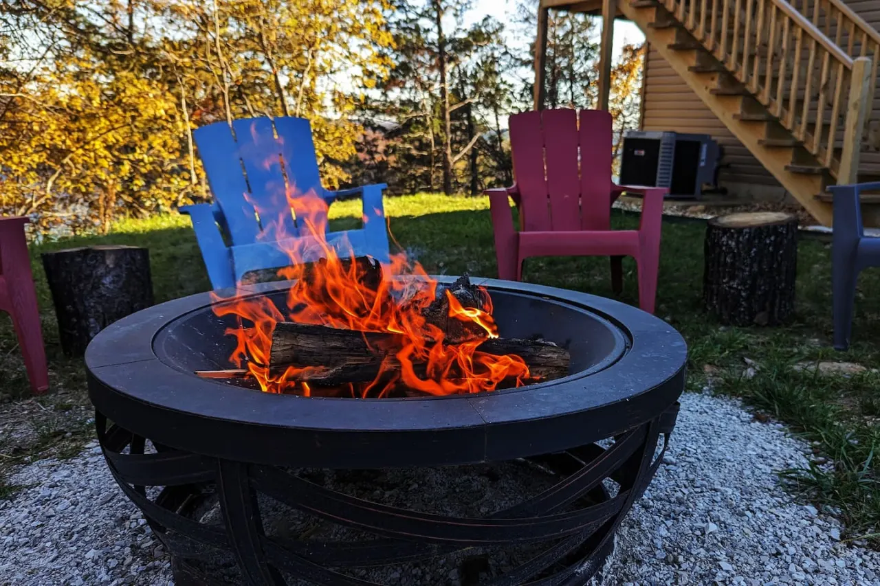 Stunning Lakeview Home, King Suites, Hot Tub, Firepit- Kayaks, Stargazing — photo 2