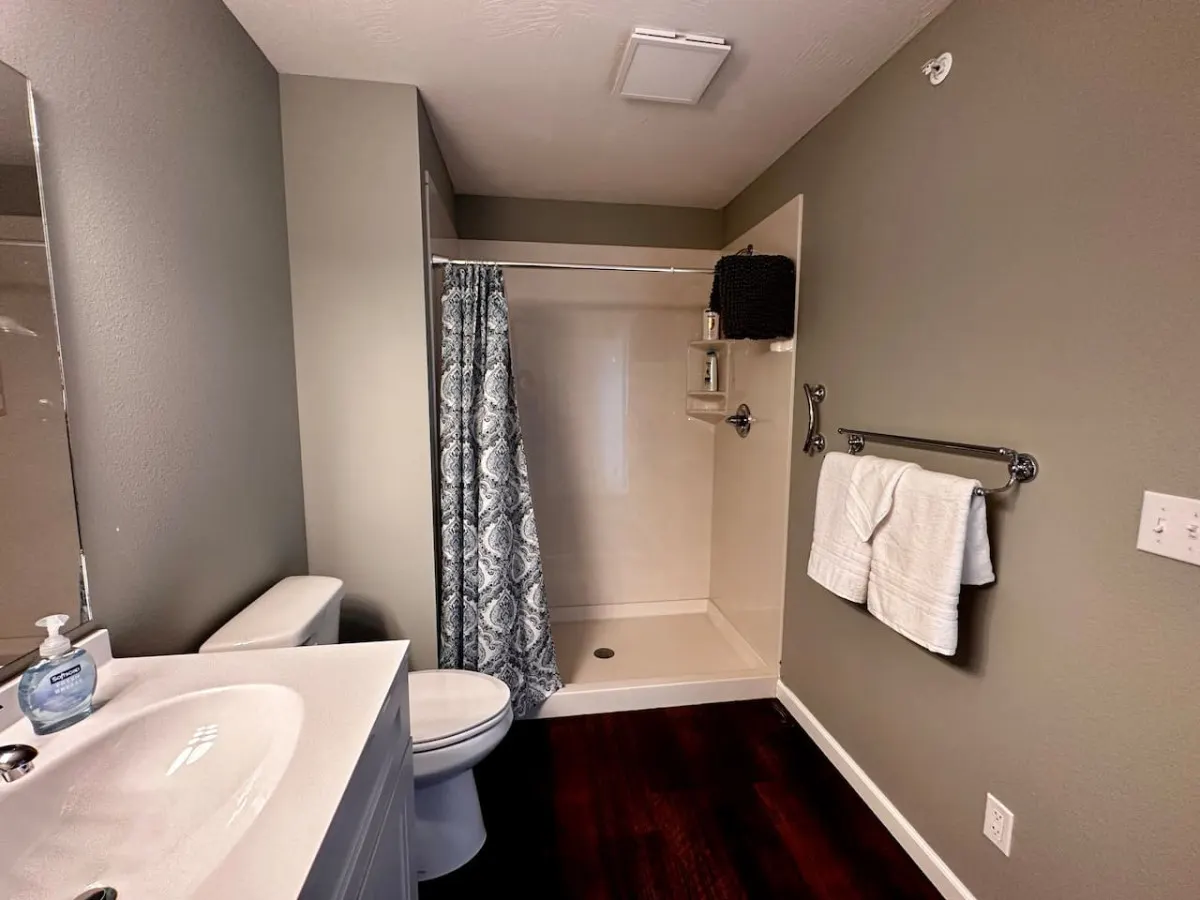 Stunning Lakeview Home, King Suites, Hot Tub, Firepit- Kayaks, Stargazing 16