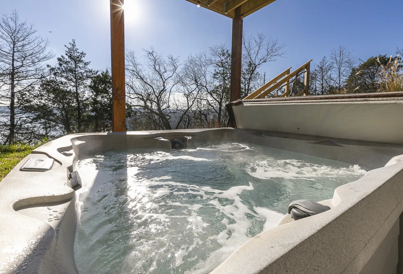 Stunning Lakeview Home, King Suites, Hot Tub, Firepit- Kayaks, Stargazing — photo 4