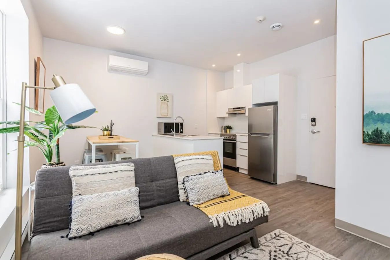 Plateau - New and Perfectly Located 1 Bedroom Apartment - Unit 8 1