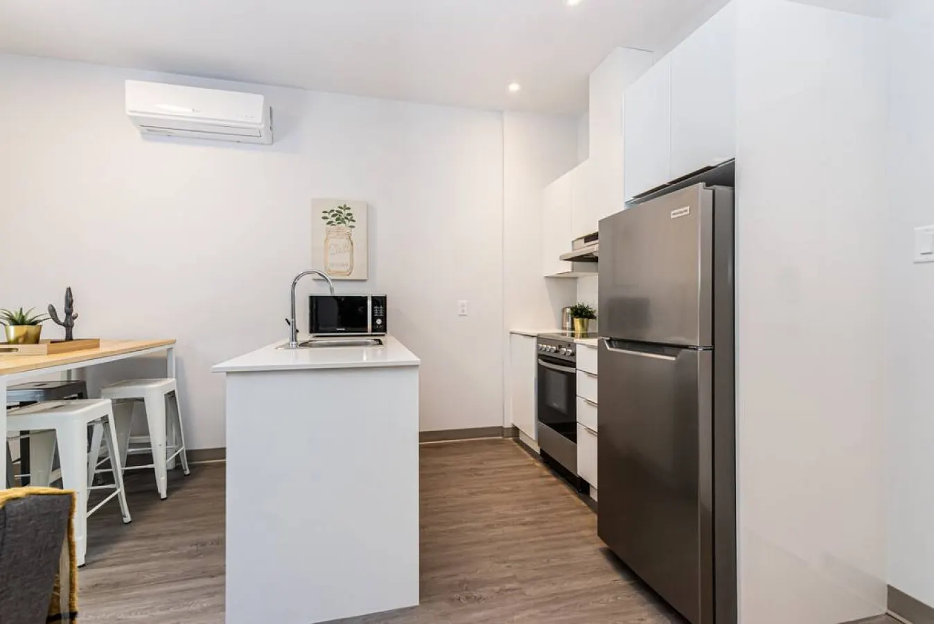Plateau - New and Perfectly Located 1 Bedroom Apartment - Unit 8 11