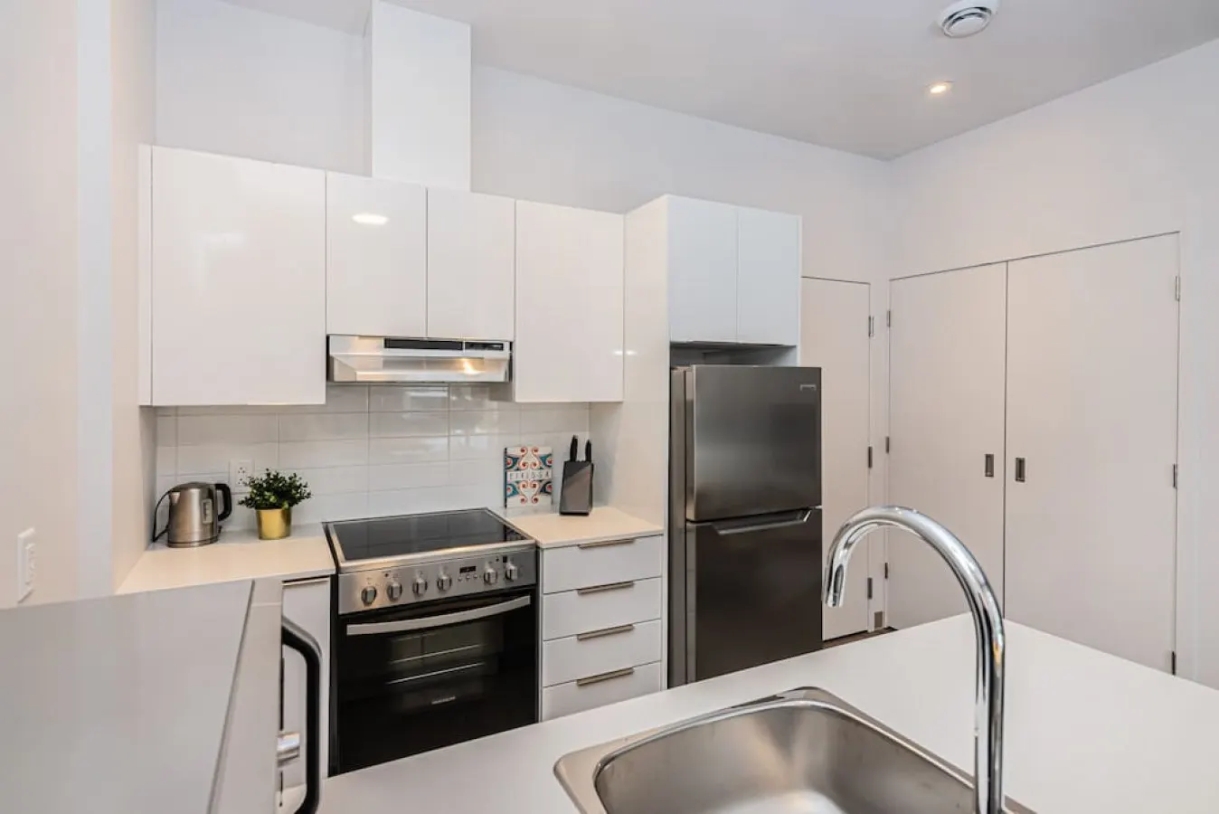 Plateau - New and Perfectly Located 1 Bedroom Apartment - Unit 8 12