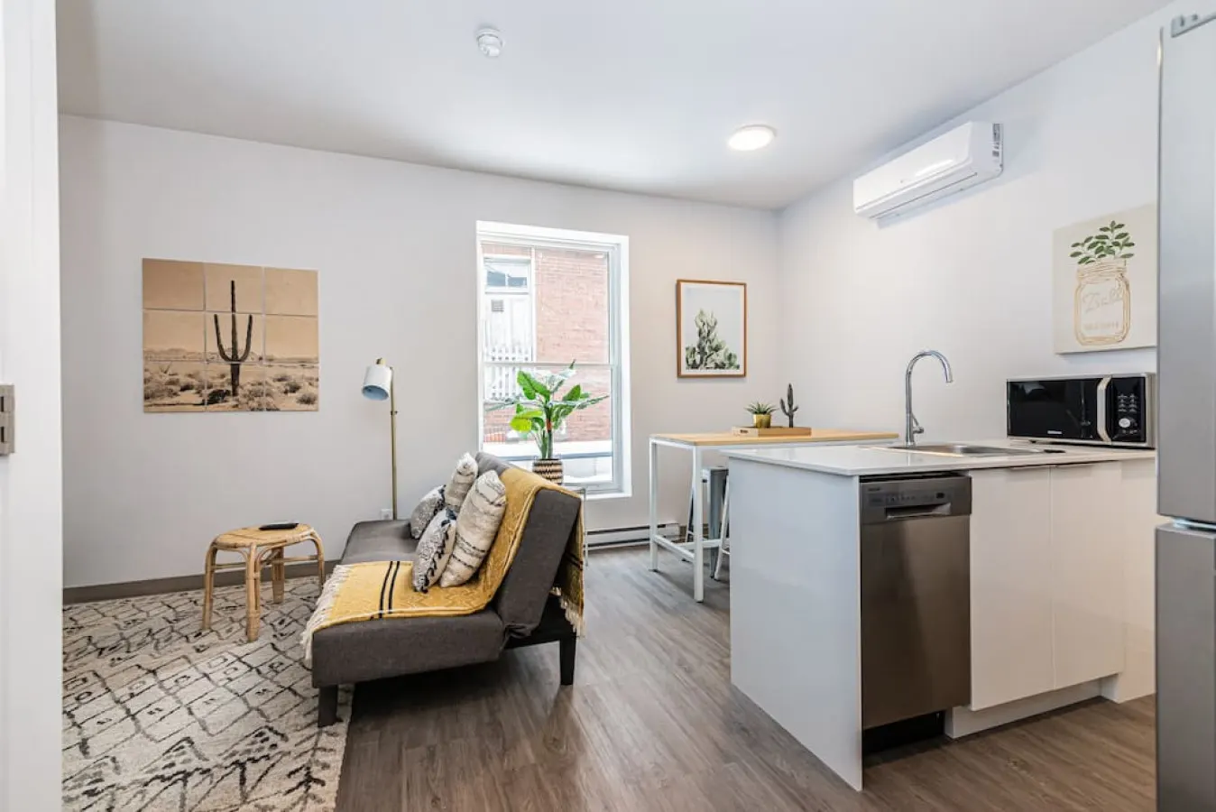 Plateau - New and Perfectly Located 1 Bedroom Apartment - Unit 8 4
