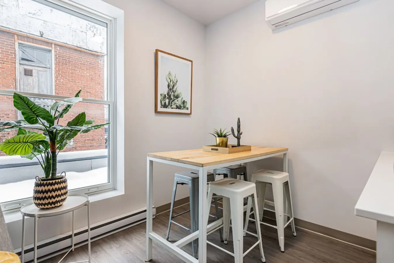 Plateau - New and Perfectly Located 1 Bedroom Apartment - Unit 8 7