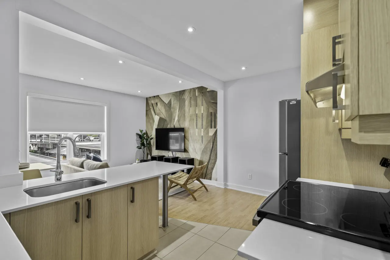 Little Italy - Renovated 2-Bedroom Haven by Jean Talon Market - Unit 6 8