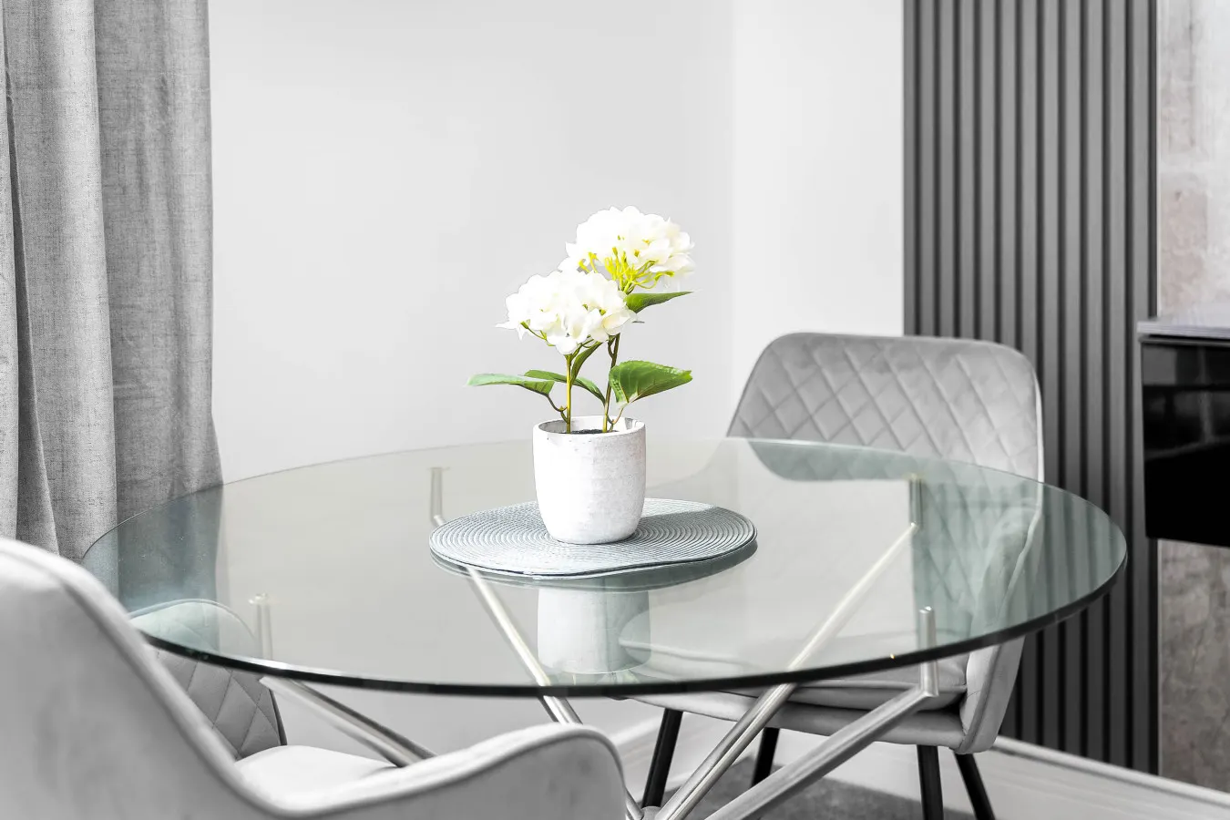 Stylish Apartment - King Size Bed - Central - Netflix 13