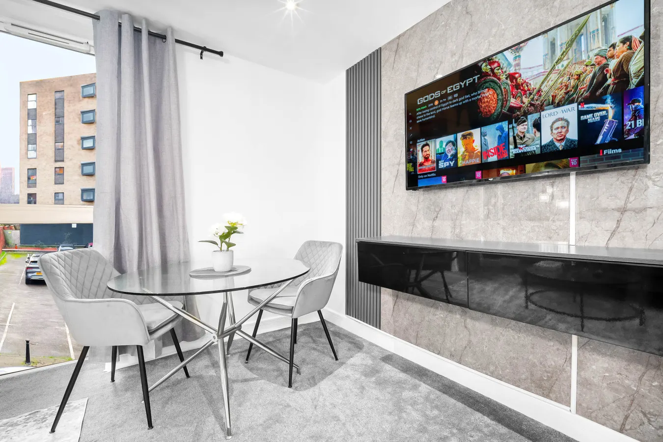 Stylish Apartment - King Size Bed - Central - Netflix — photo 4