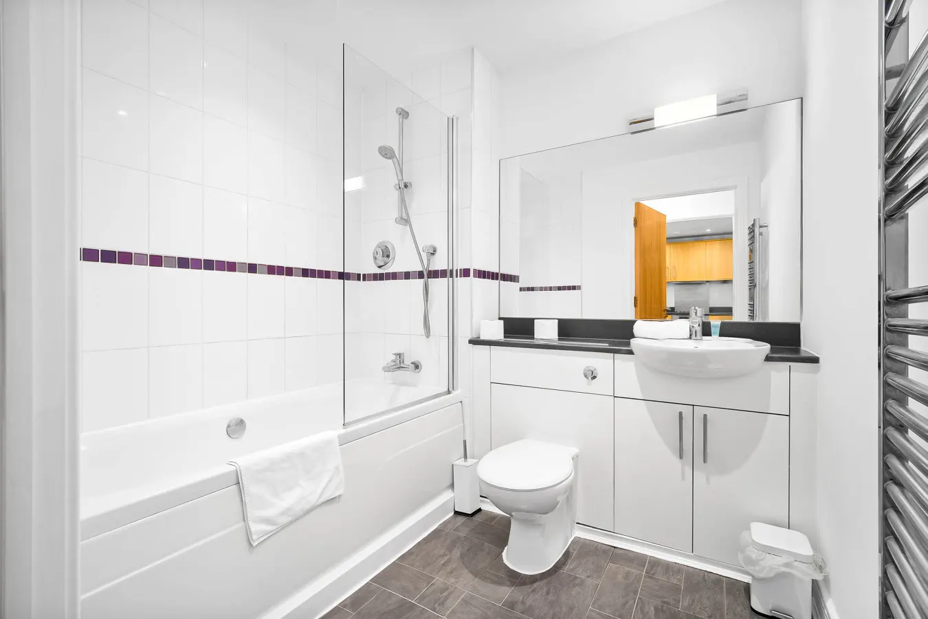 Stylish Apartment - King Size Bed - Central - Netflix 7