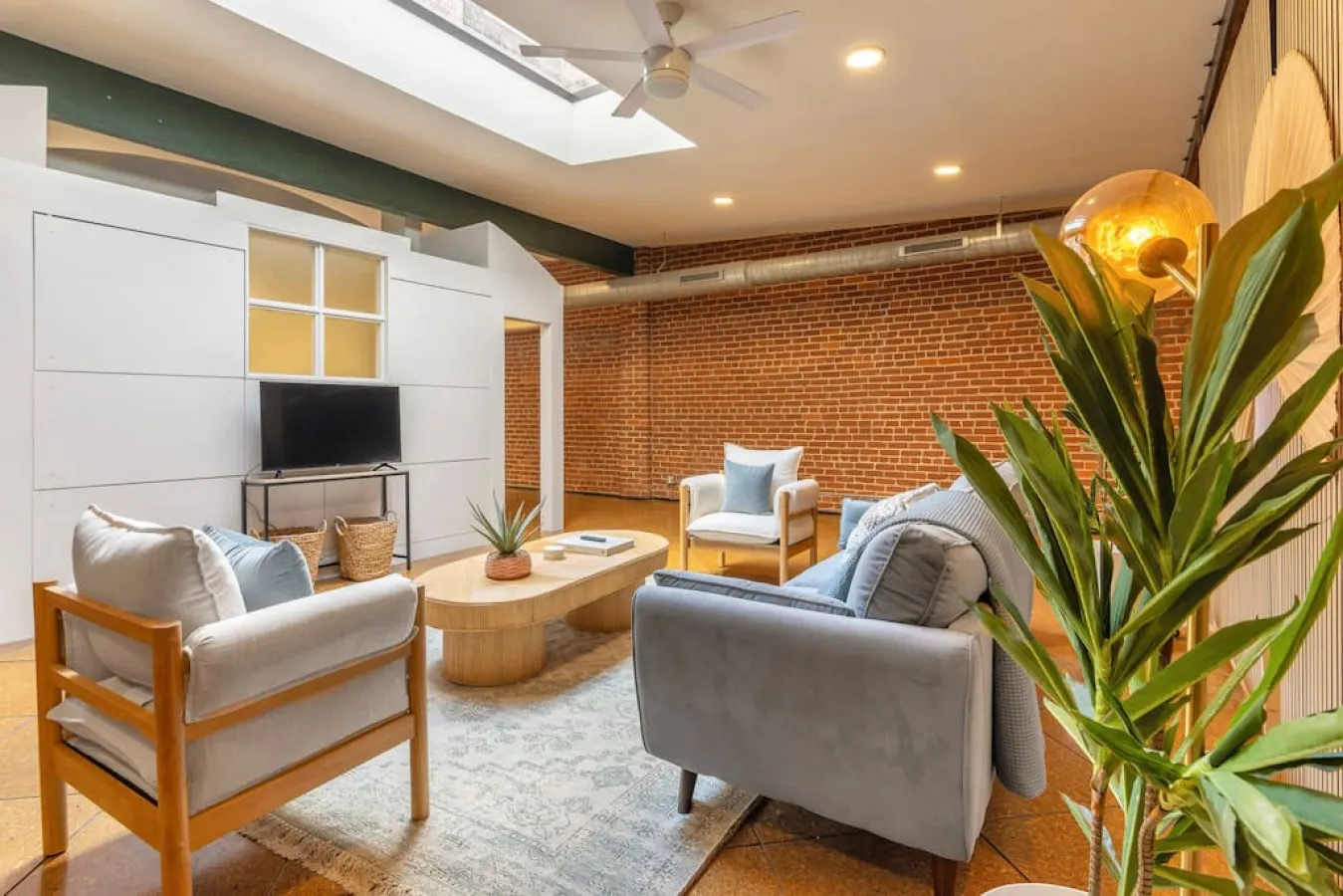 Spacious Retreat w Private Roof Deck Walkable to ALL 10