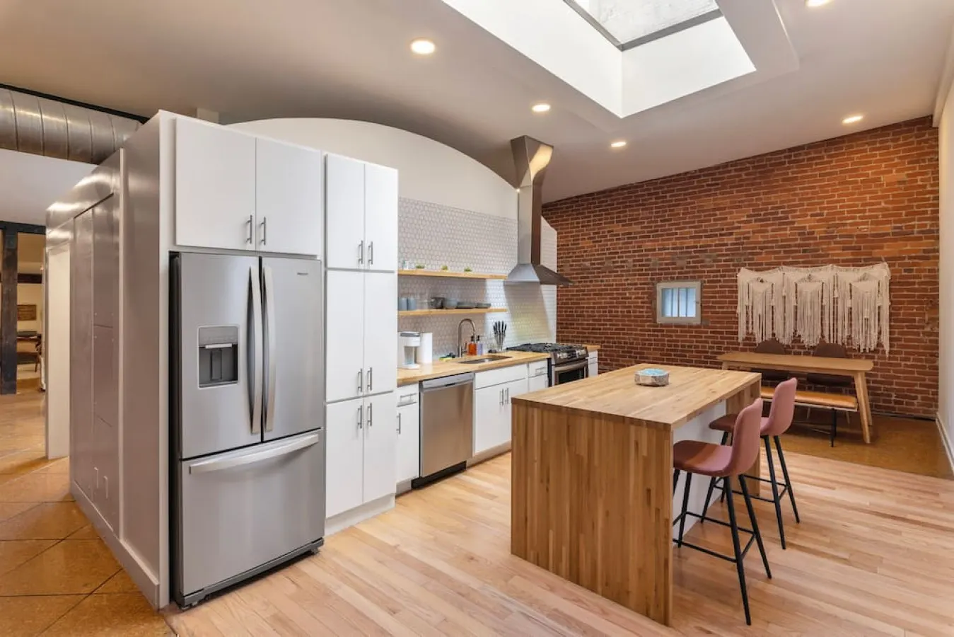 Spacious Retreat w Private Roof Deck Walkable to ALL 17