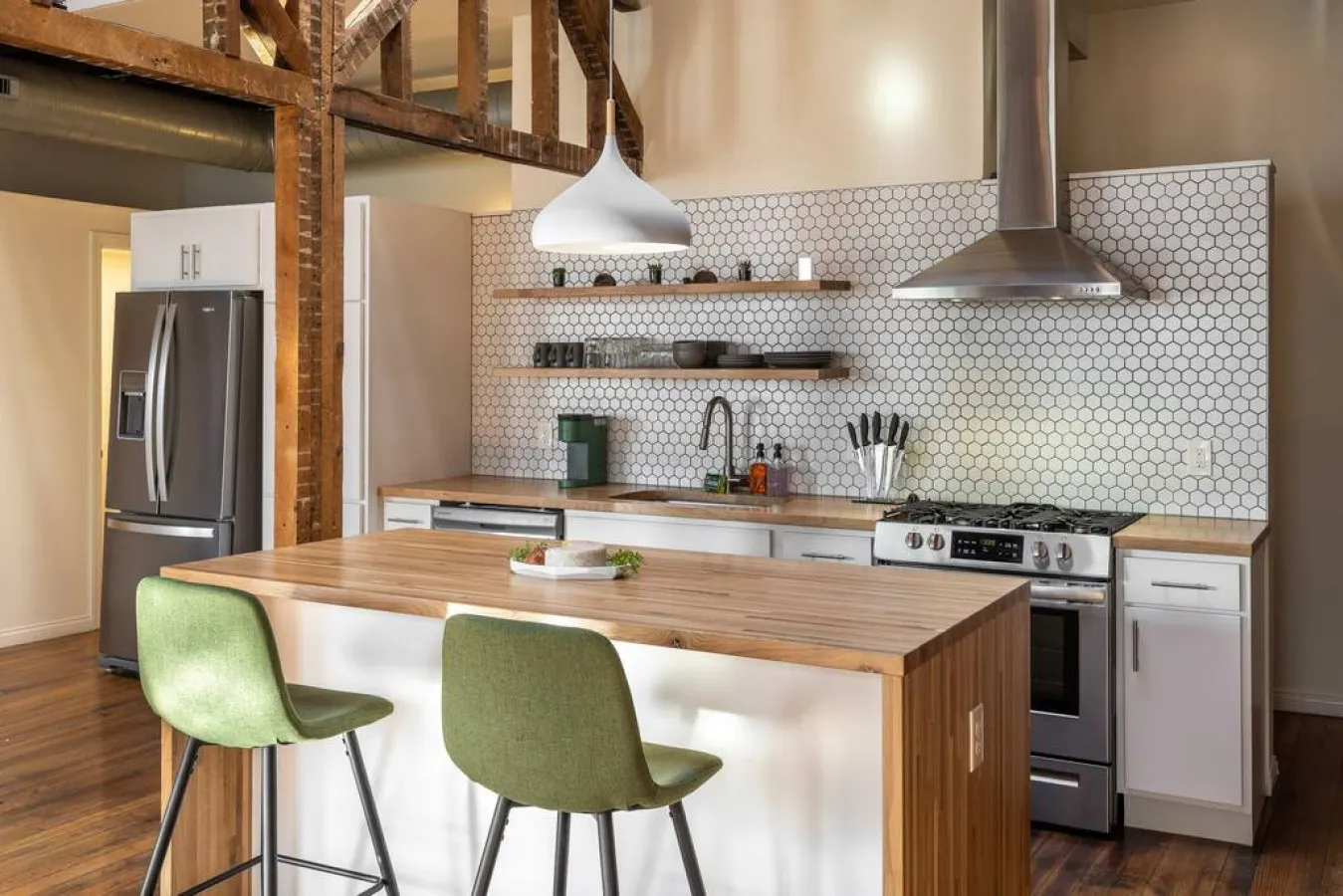 Spacious Retreat w Private Roof Deck Walkable to ALL 4