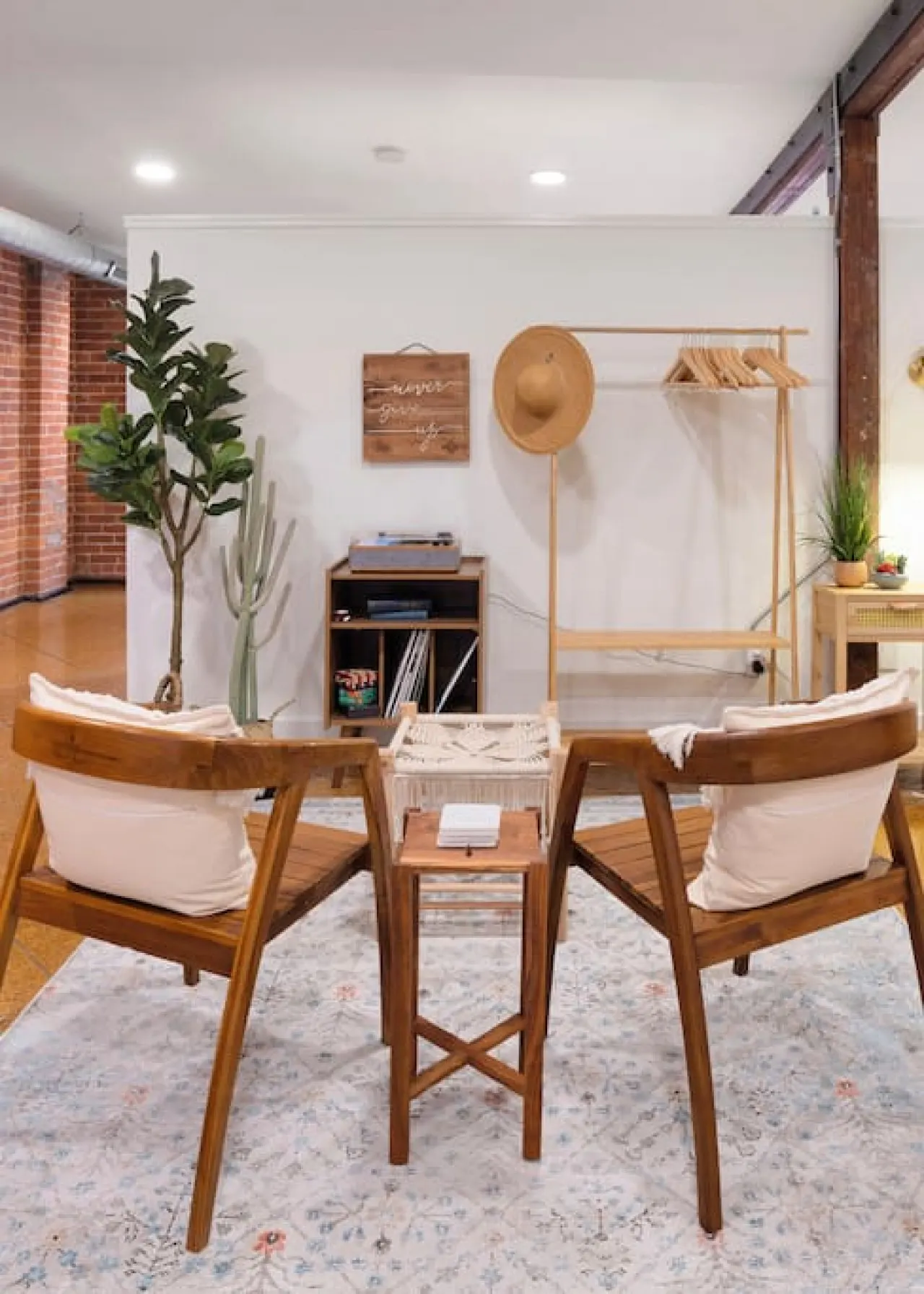 Spacious Retreat w Private Roof Deck Walkable to ALL 5