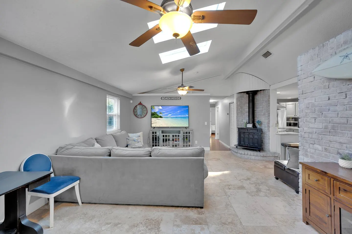 Casa D - Cozy Beach Home & Pool 11