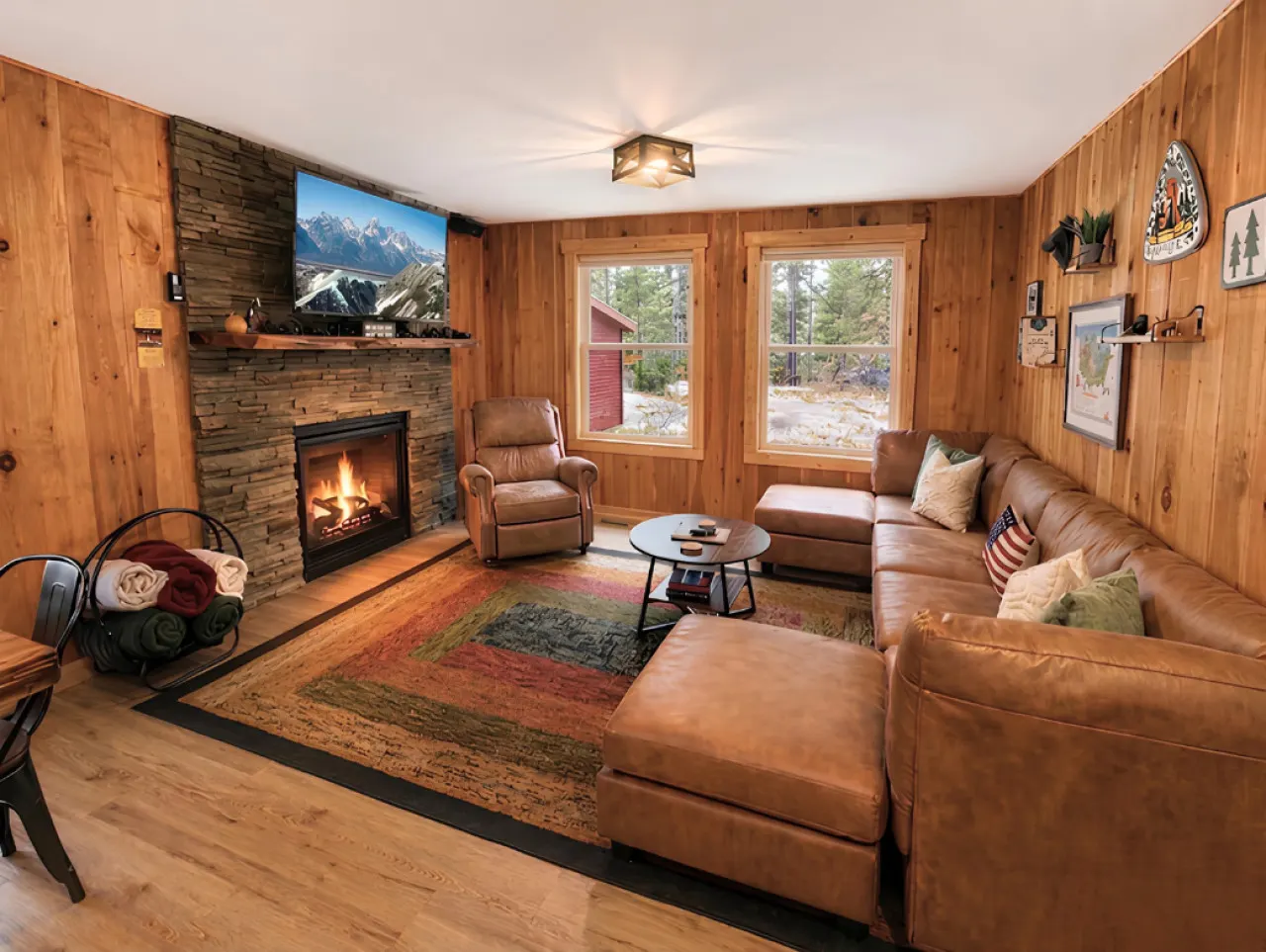 Luxe Lodge in the woods! W/Sauna & Hot tub 1