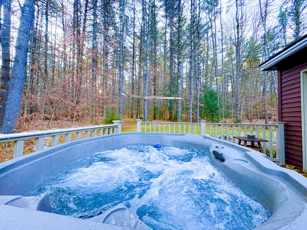 Luxe Lodge in the woods! W/Sauna & Hot tub 2