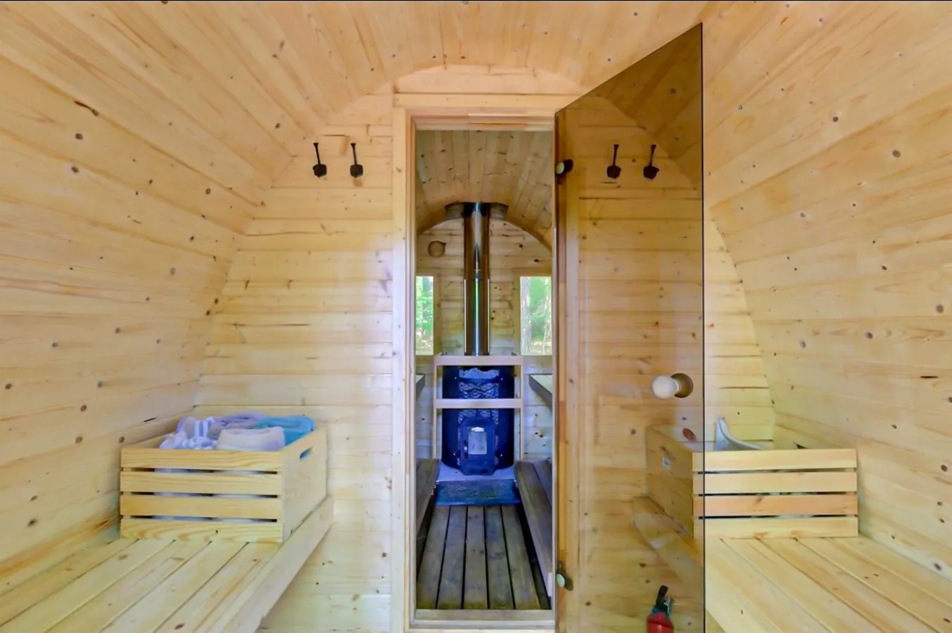 Luxe Lodge in the woods! W/Sauna & Hot tub 6