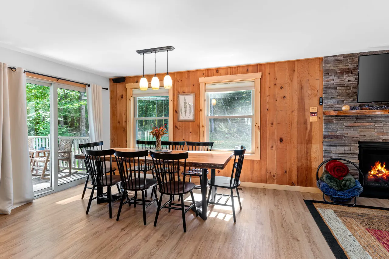 Luxe Lodge in the woods! W/Sauna & Hot tub 7