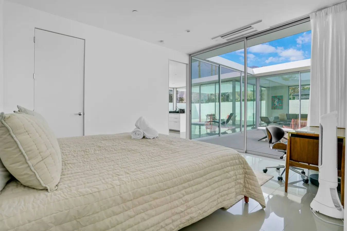 The Atrium: A Private Luxury Palm Springs Oasis 18