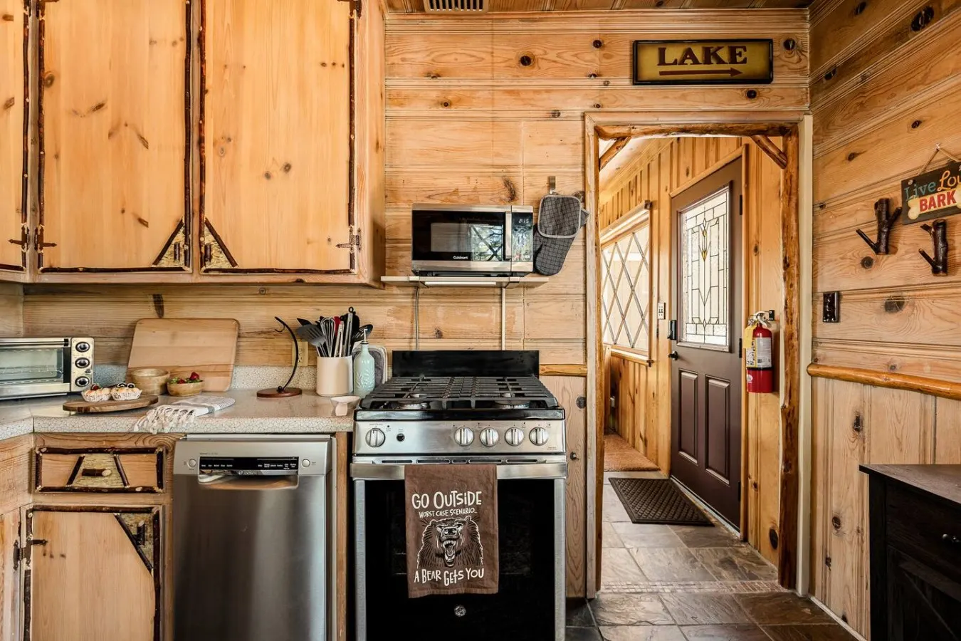 Whispering Pines Nook BBQ and Deck 8
