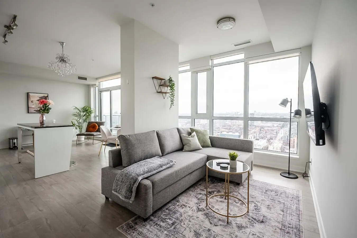 Modern 2BR/2BA Suite Incredible Views Parking 1
