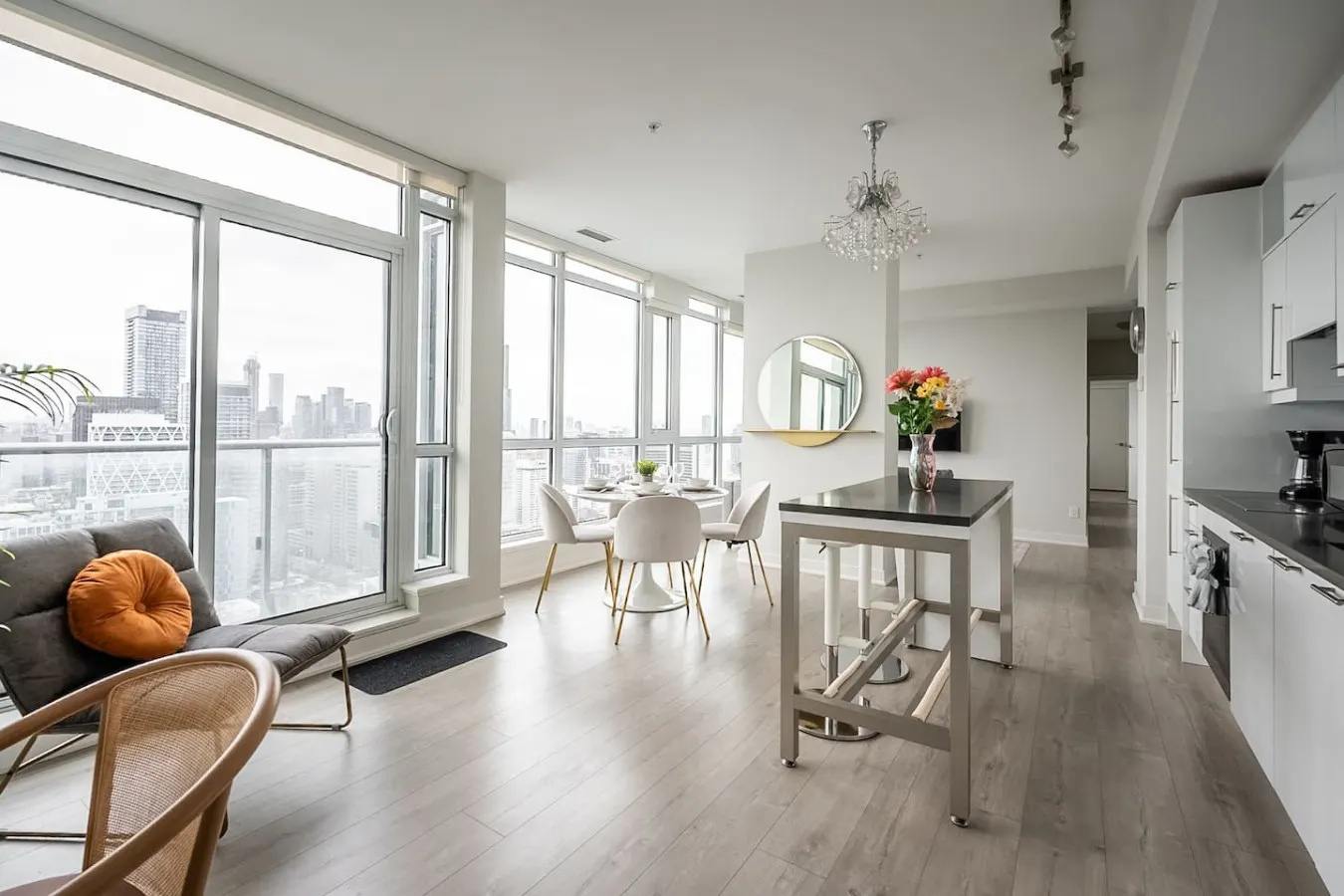 Modern 2BR/2BA Suite Incredible Views Parking 9