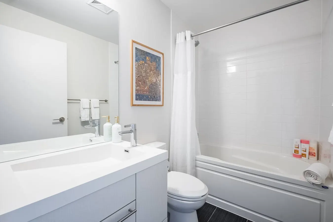 Modern 2BR/2BA Suite Incredible Views Parking 15