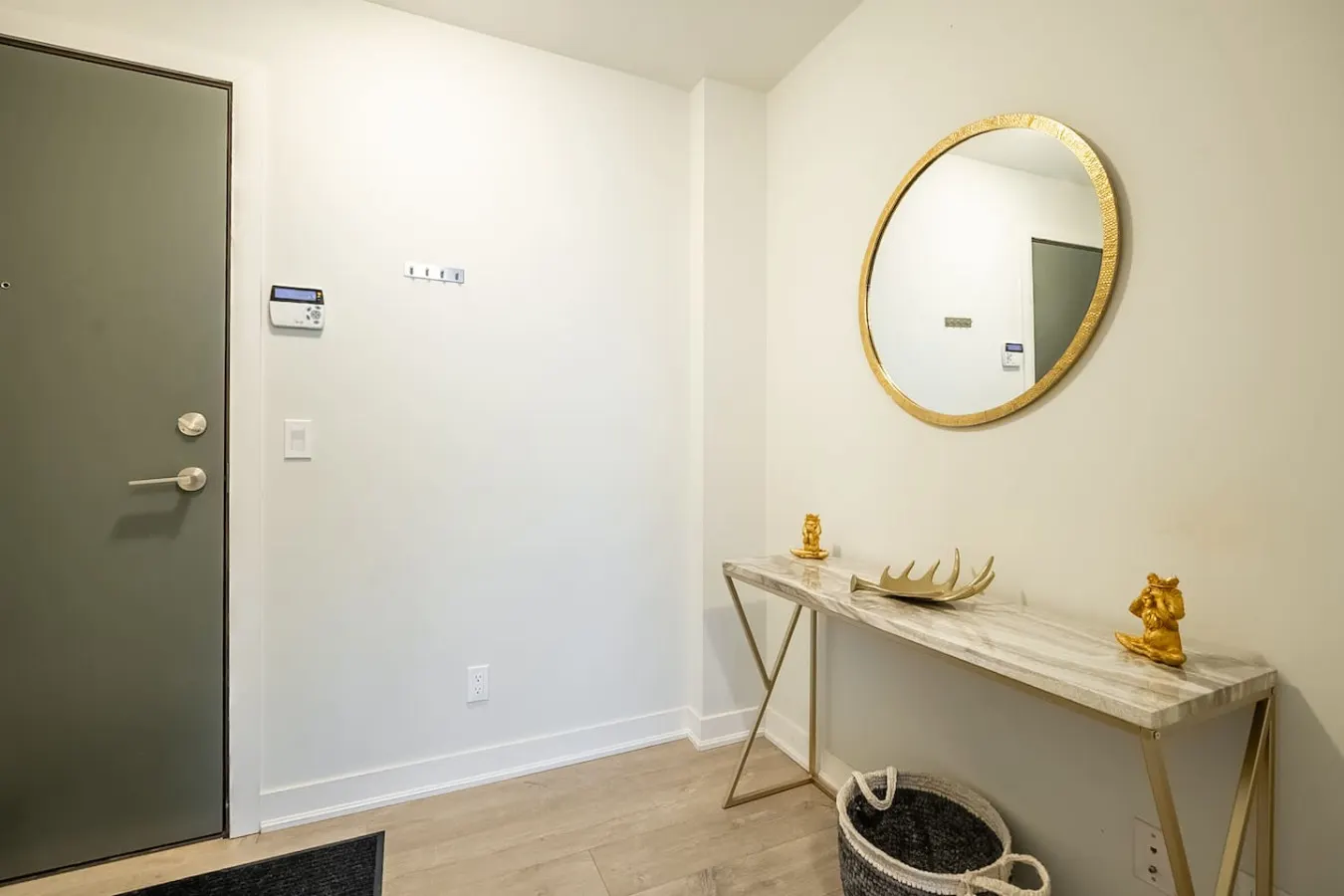 Modern 2BR/2BA Suite Incredible Views Parking 19