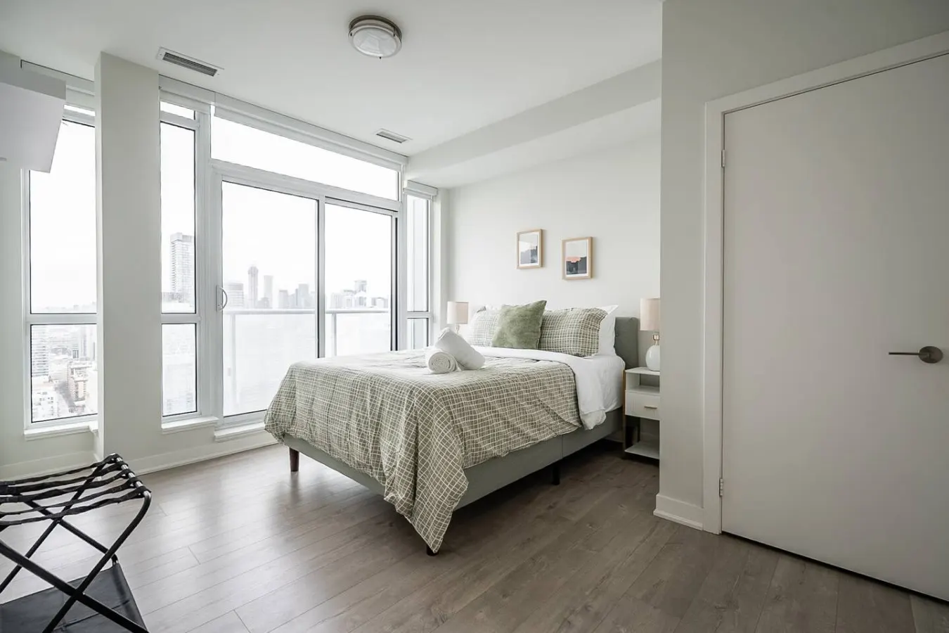 Modern 2BR/2BA Suite Incredible Views Parking 5