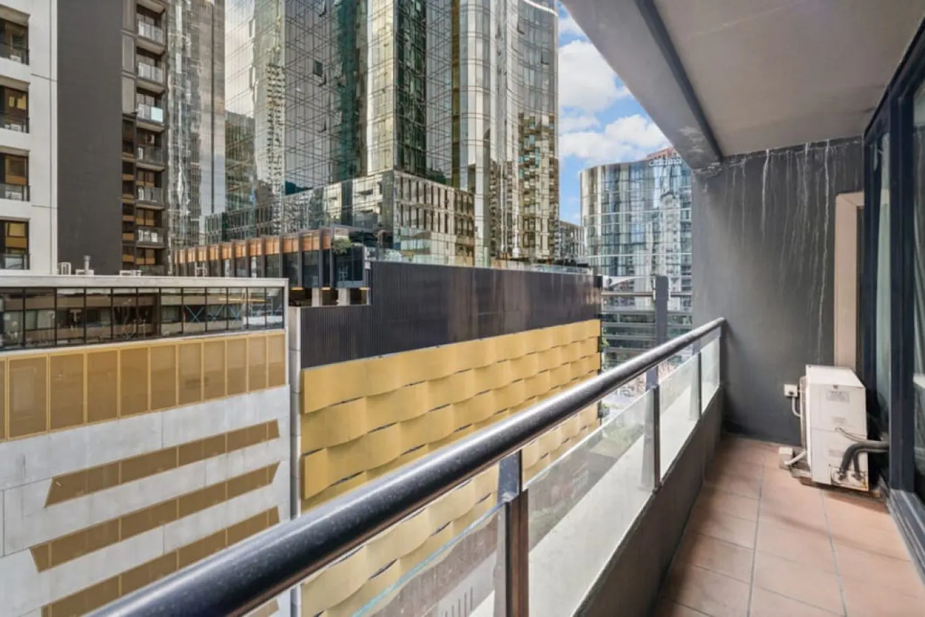 ReadySet Apartments on Kavanagh - 2 Bedrooms 2 Bathrooms - Y2 20
