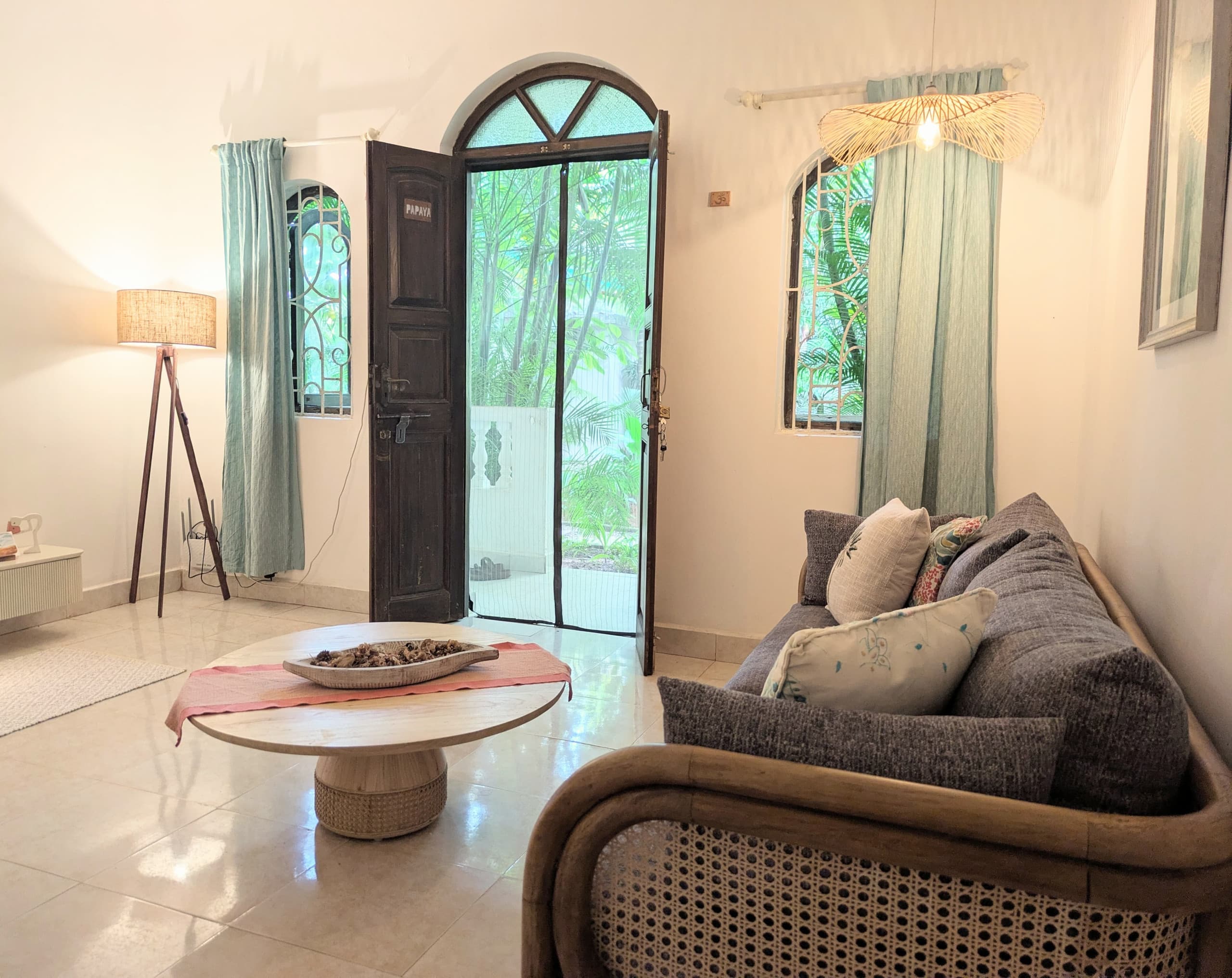 Papaya - tropical retreat steps from the beach! 6