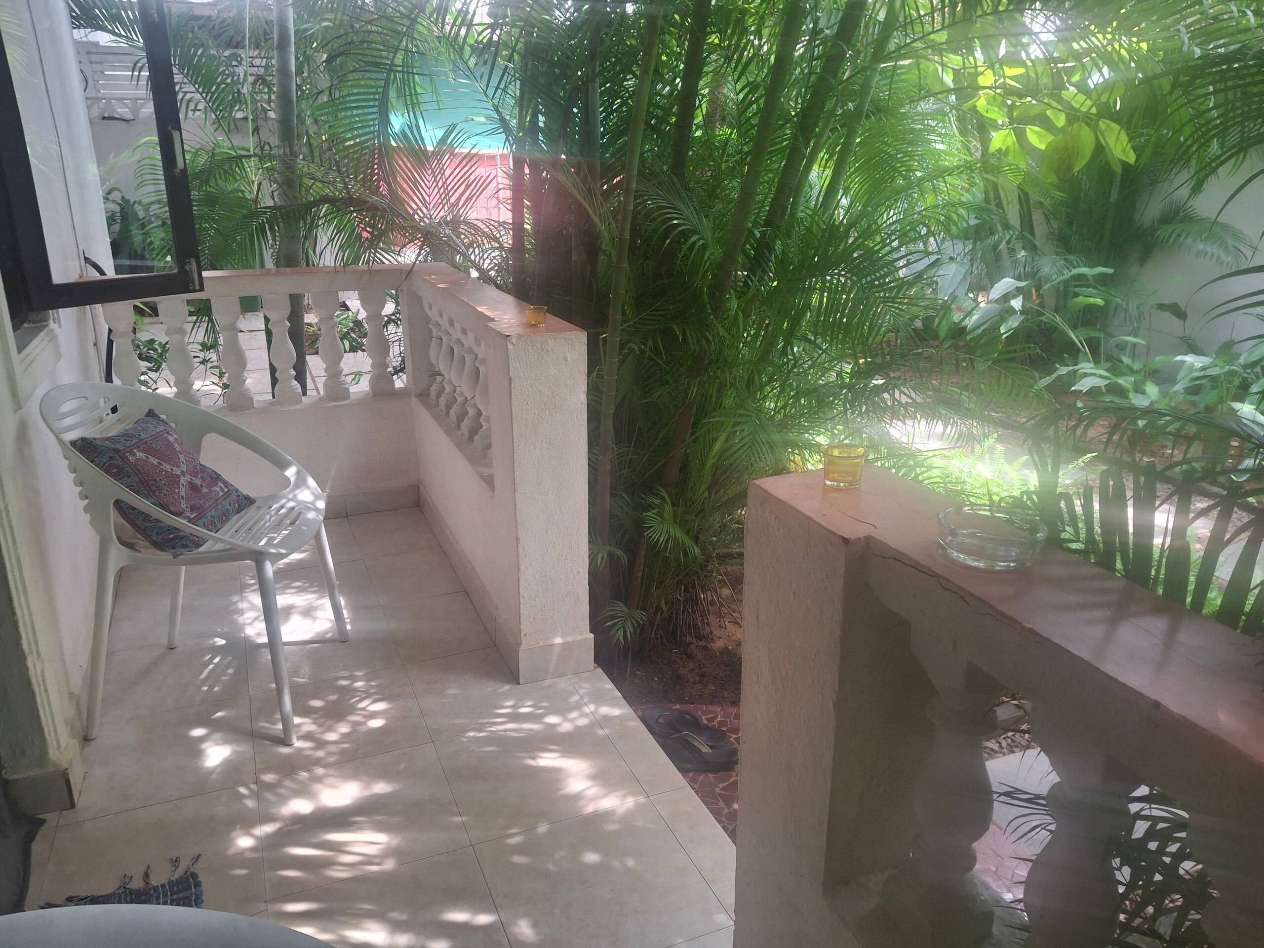 Papaya - tropical retreat steps from the beach! 35