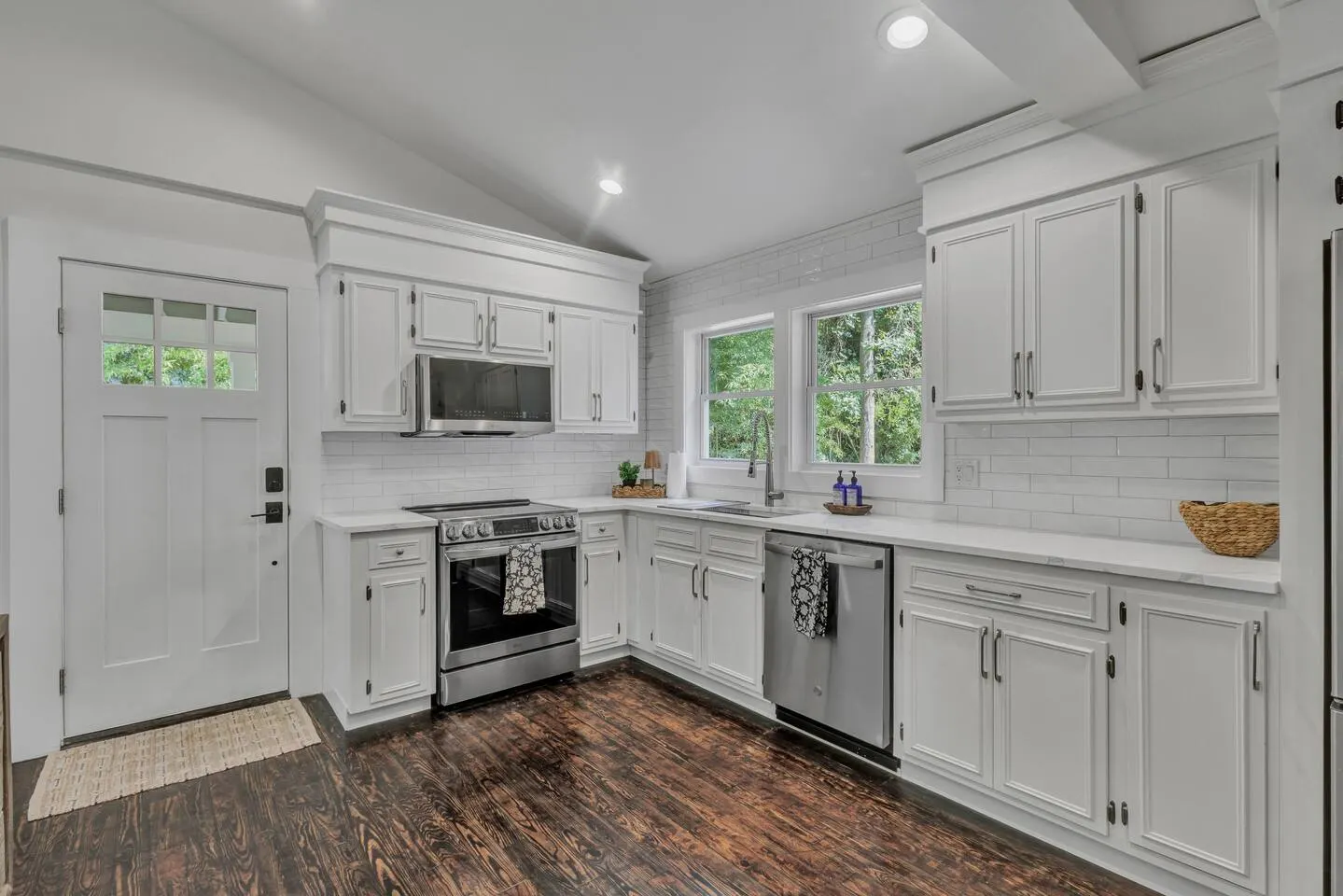 Salt Marsh Retreat - Marsh Views - 4 Bdrms 3 Baths 11