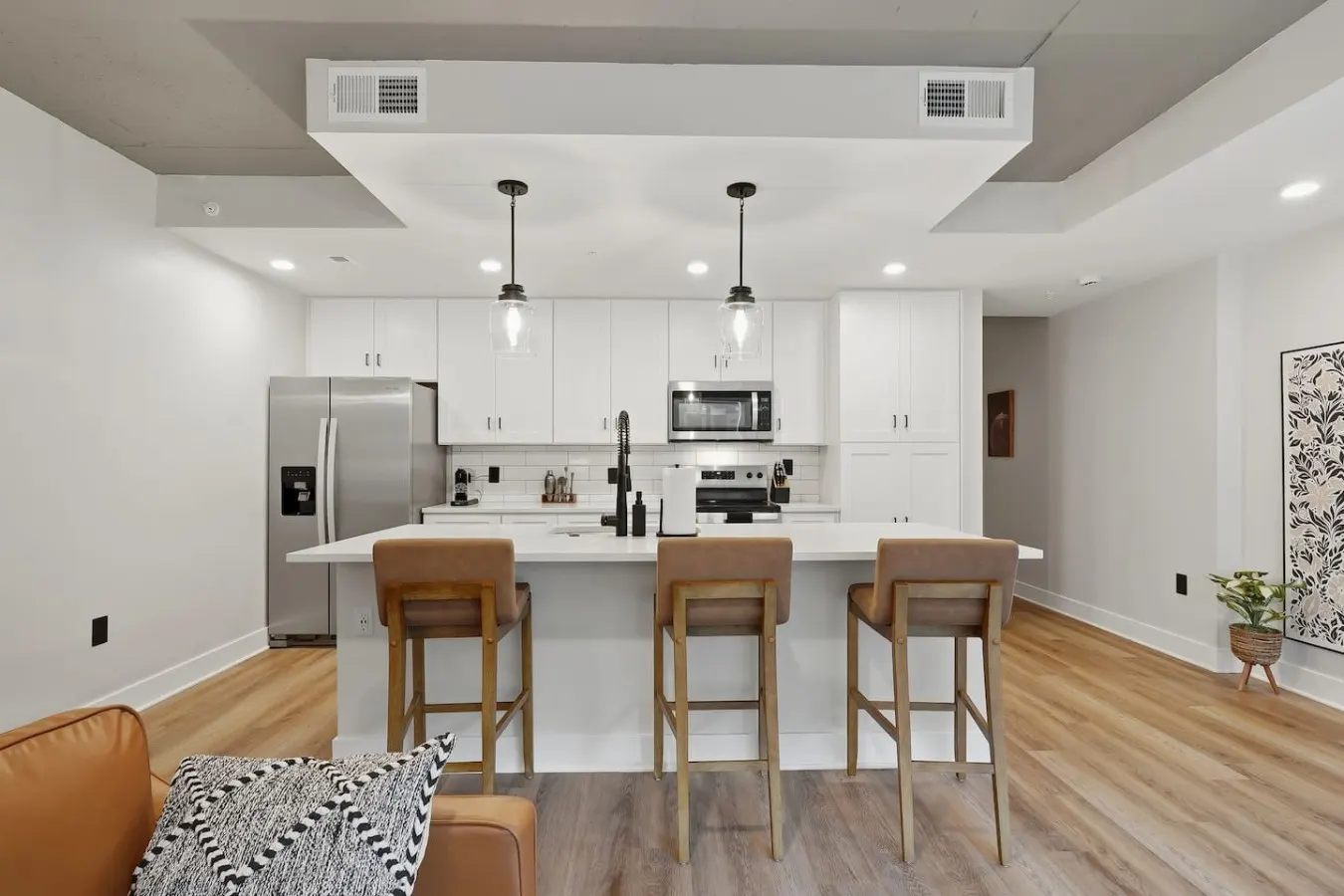 Lone Tree Retreat Parking+Bright Living 10