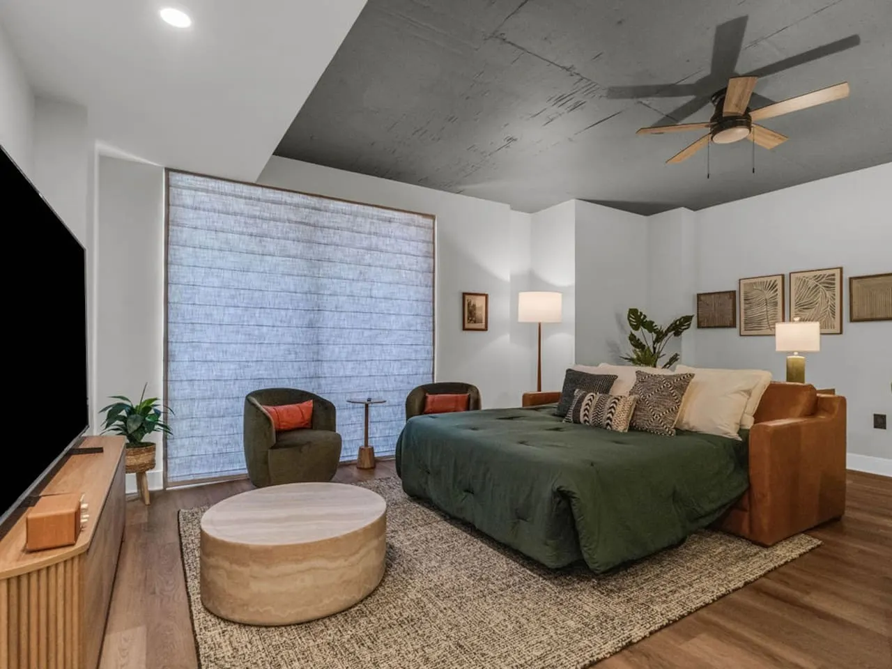 Lone Tree Retreat Parking+Bright Living 12