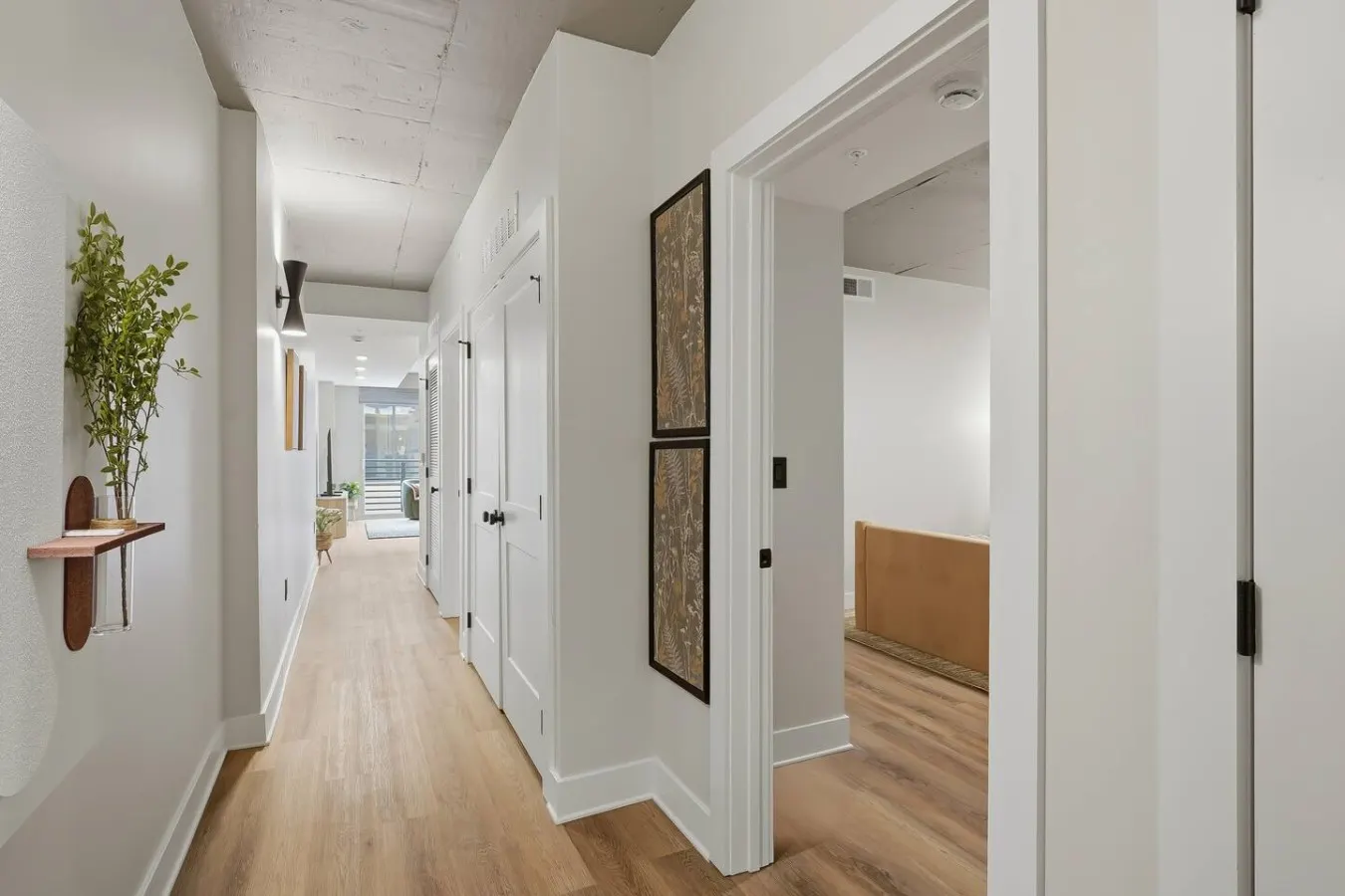 Lone Tree Retreat Parking+Bright Living 13
