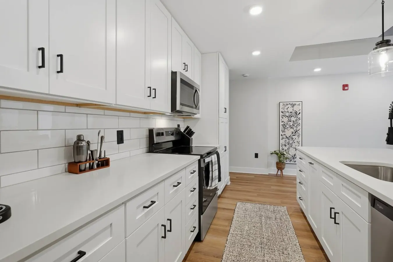 Lone Tree Retreat Parking+Bright Living 15