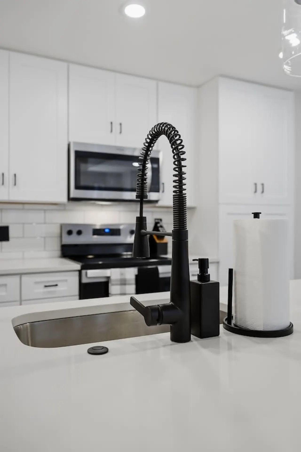 Lone Tree Retreat Parking+Bright Living 17