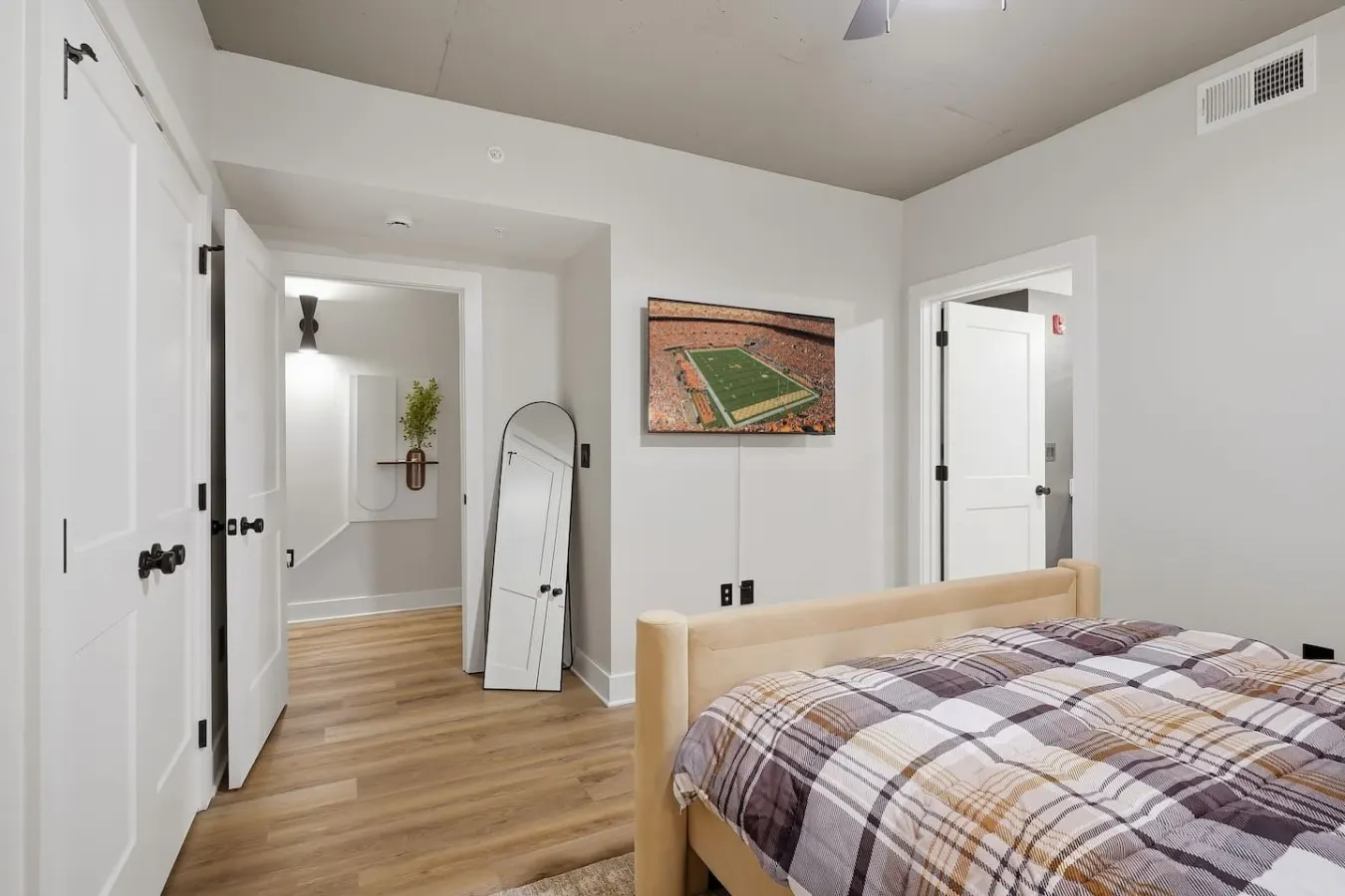 Lone Tree Retreat Parking+Bright Living 20