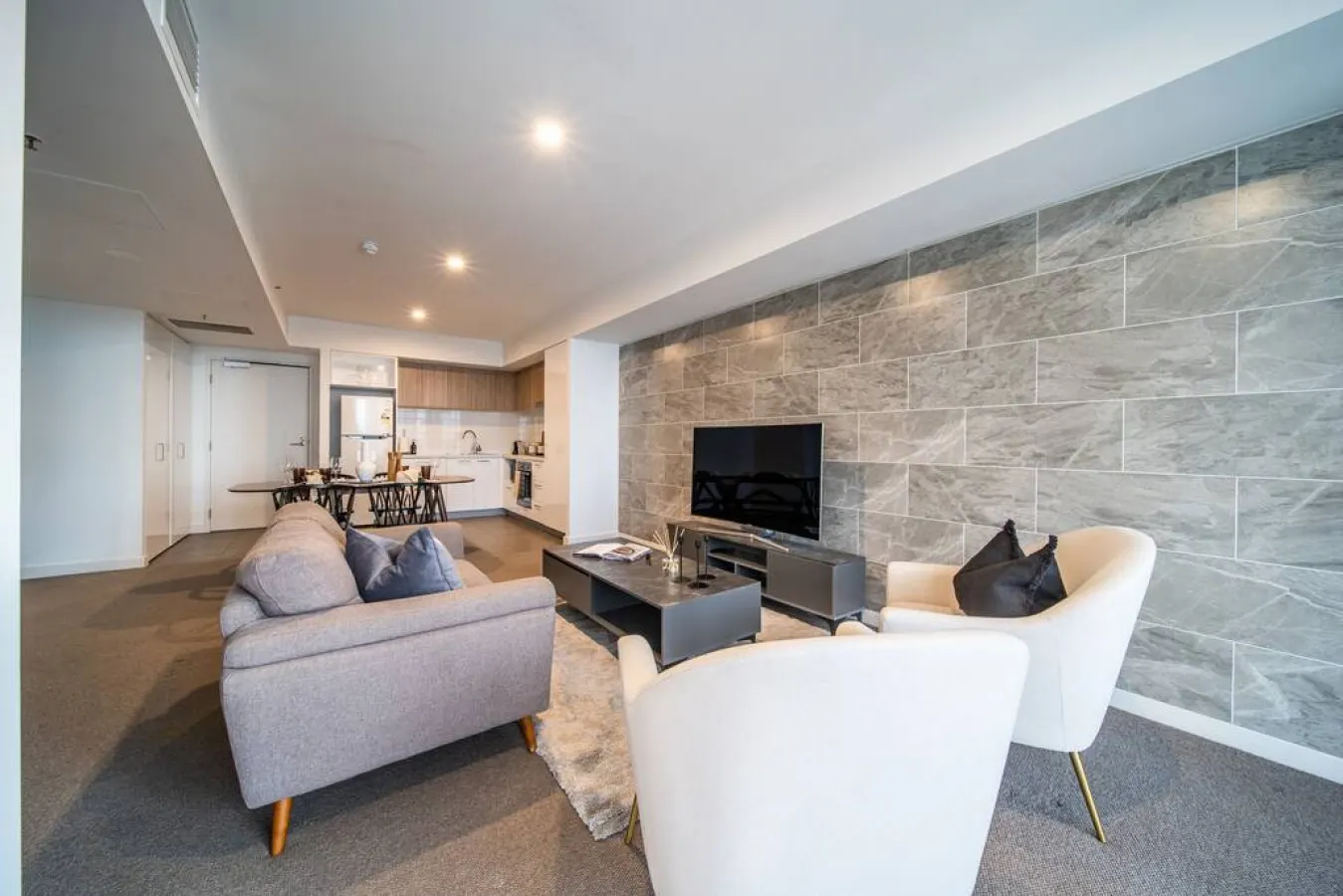 Sky High on Grote: An Elevated Inner-City Stay 14
