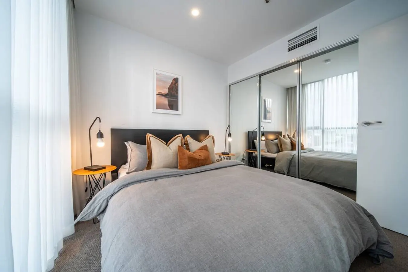 Sky High on Grote: An Elevated Inner-City Stay — photo 3