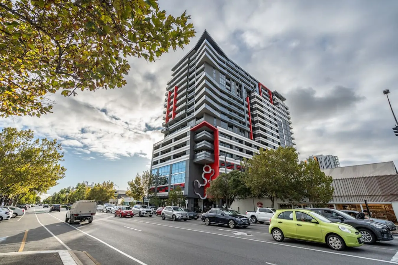 Sky High on Grote: An Elevated Inner-City Stay 6