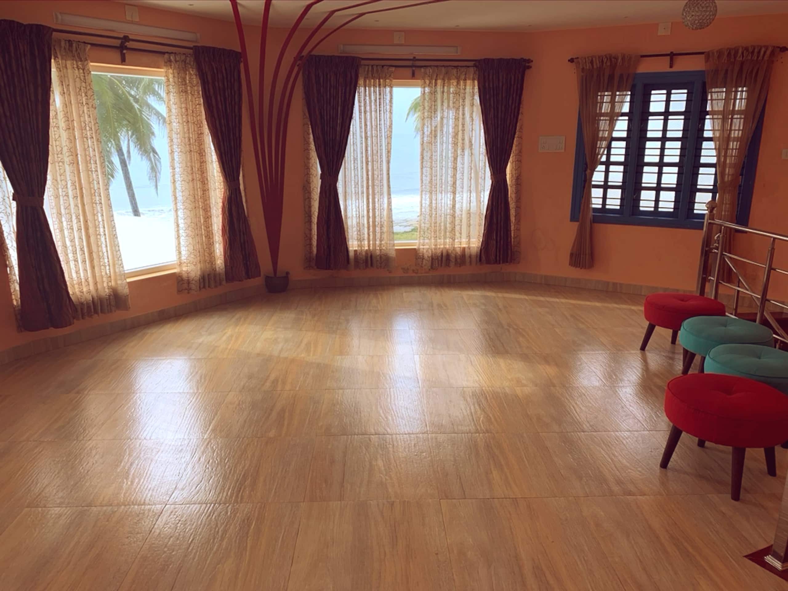Beach Stay with Pool: White Noise Beach House 7