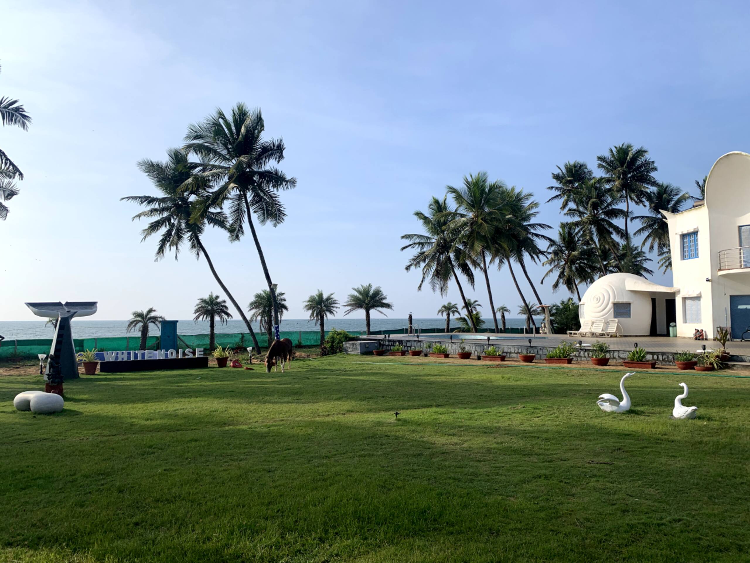 Beach Stay with Pool: White Noise Beach House — photo 2