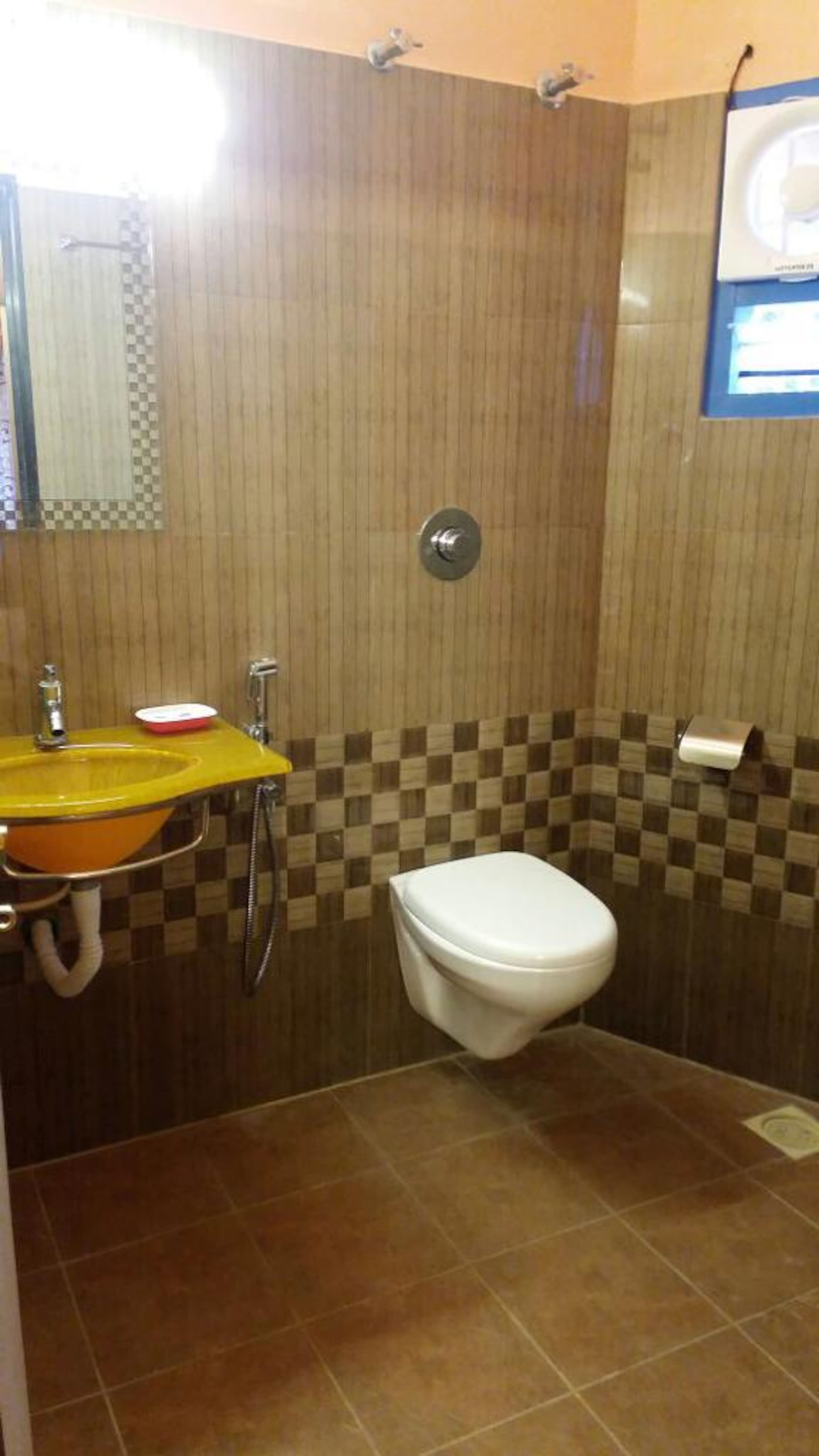 Beach Stay with Pool: White Noise Beach House 12