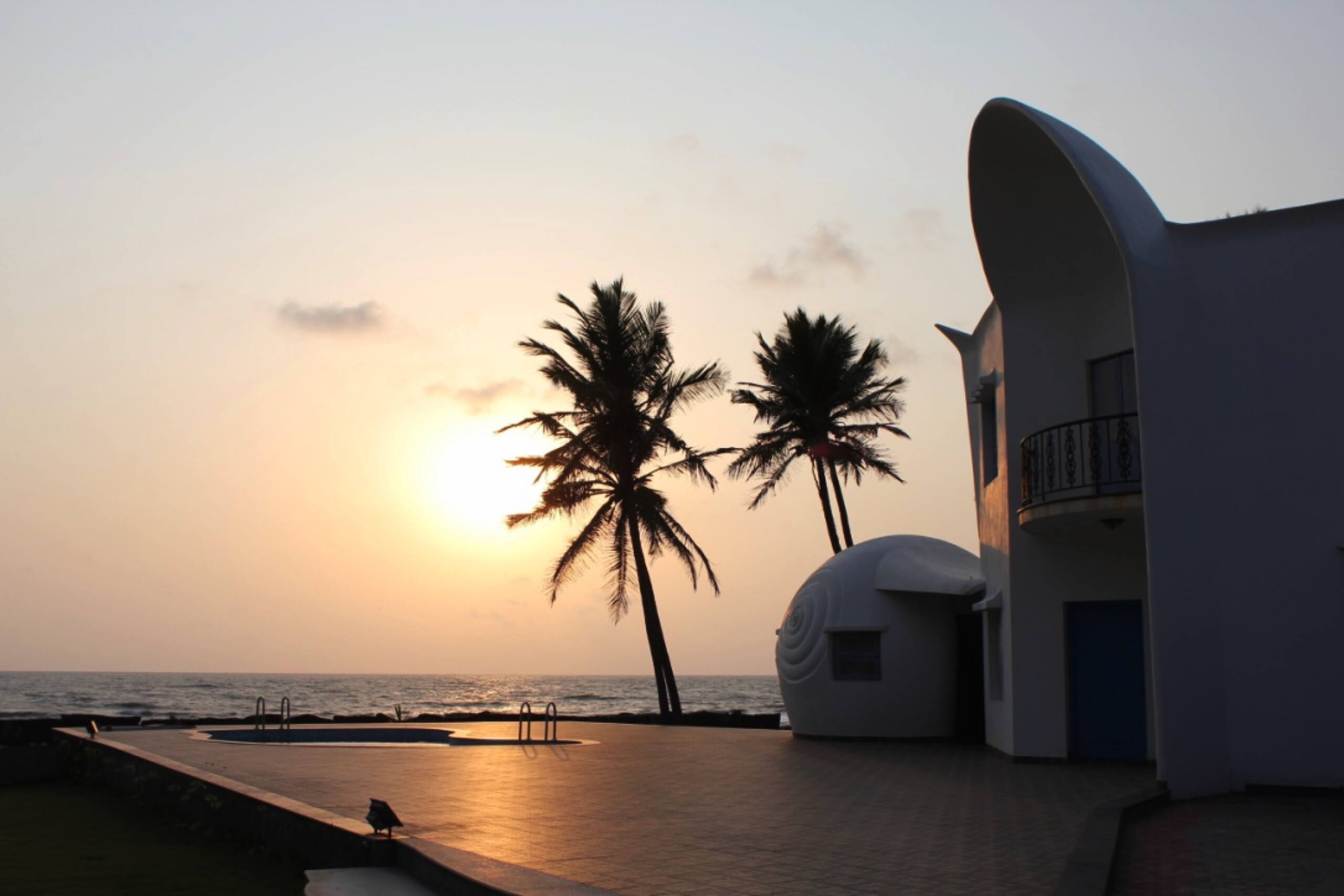 Beach Stay with Pool: White Noise Beach House 14