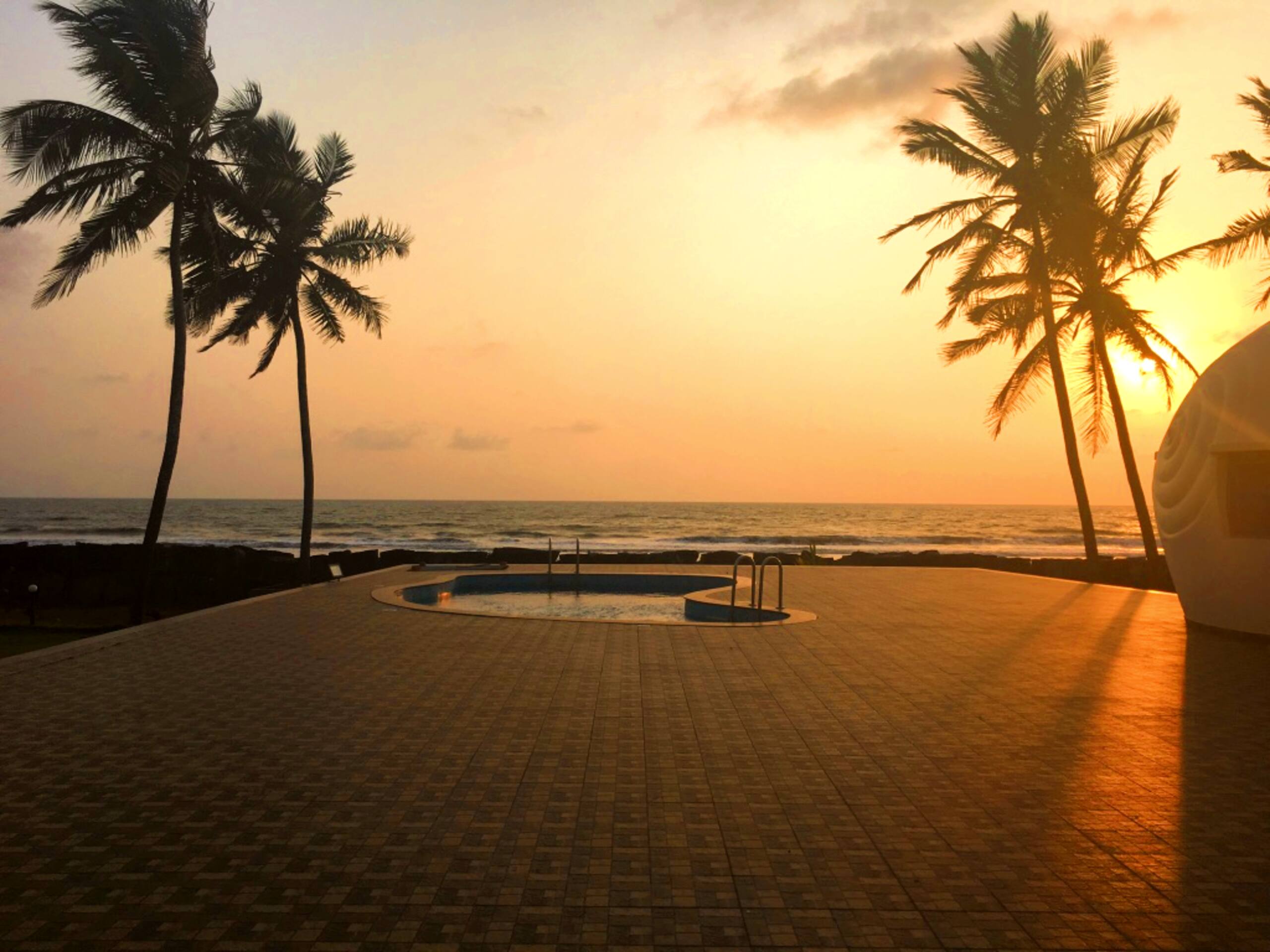 Beach Stay with Pool: White Noise Beach House — photo 4