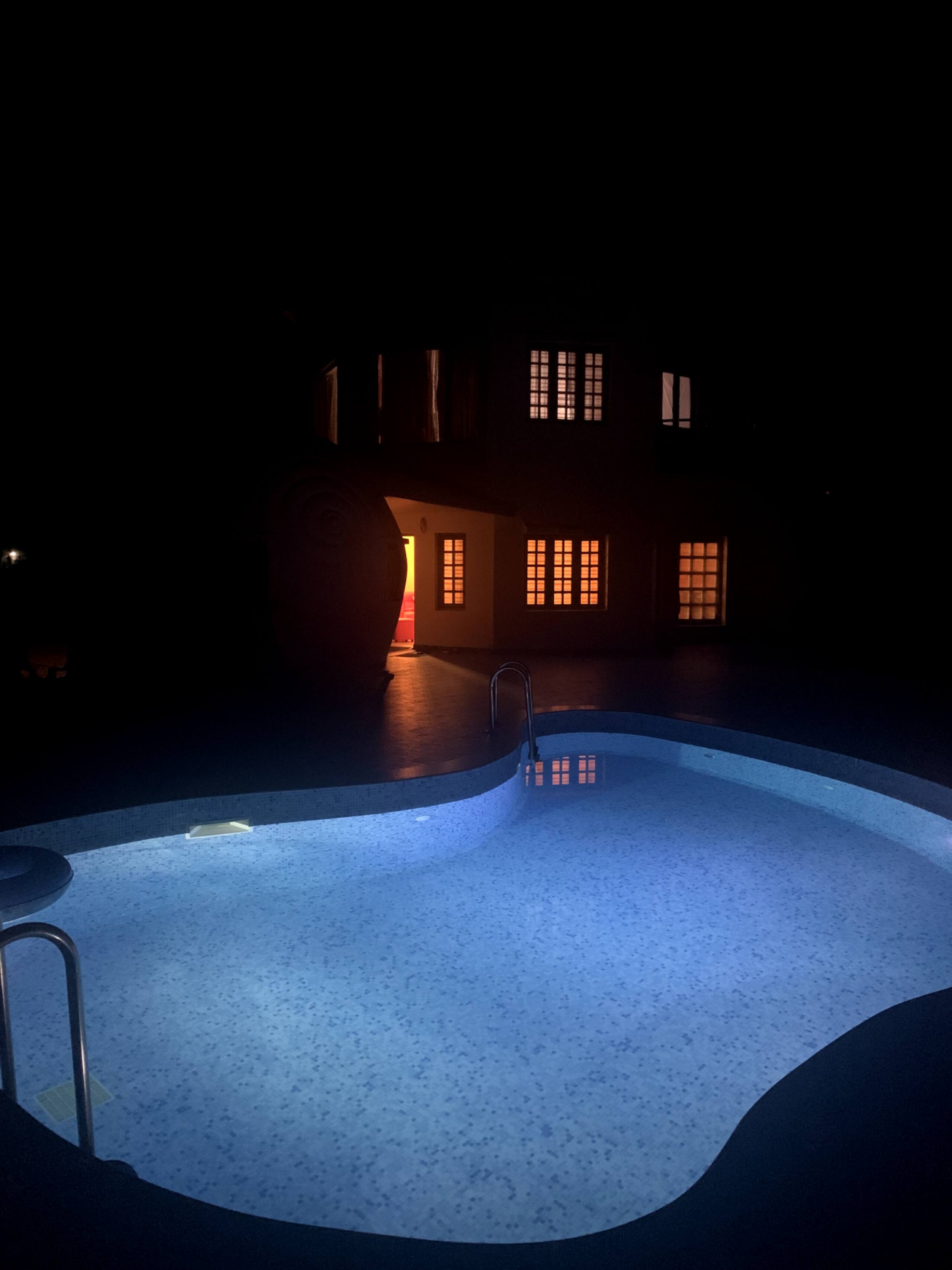 Beach Stay with Pool: White Noise Beach House 20